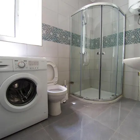 בית אירוח F8 3, Private Two Single Beds Shared Bathroom In Shared Flat