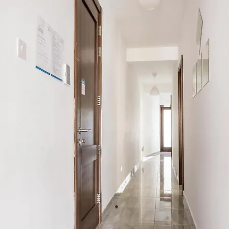F8 3, Private Two Single Beds Shared Bathroom In Shared Flat Homestay Msida