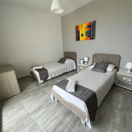 F8 3, Private Two Single Beds Shared Bathroom In Shared Flat * Msida
