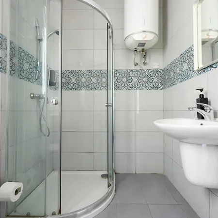 Rum i privatbostad F8 3, Private Two Single Beds Shared Bathroom In Shared Flat