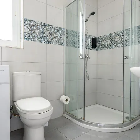 Rum i privatbostad F8 3, Private Two Single Beds Shared Bathroom In Shared Flat Msida