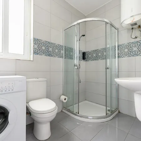 F8 3, Private Two Single Beds Shared Bathroom In Shared Flat * Msida