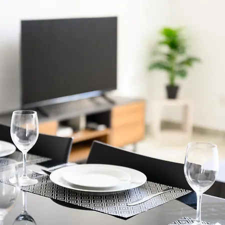 Rum i privatbostad F8 3, Private Two Single Beds Shared Bathroom In Shared Flat Msida