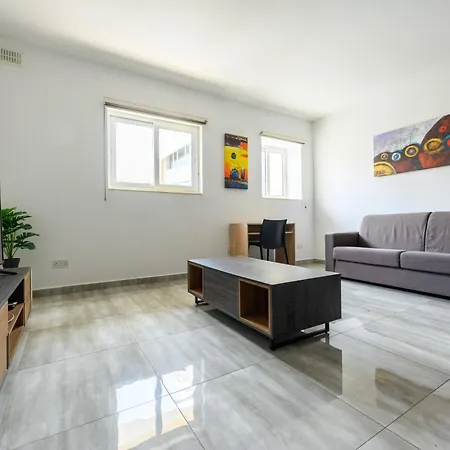 F8 3, Private Two Single Beds Shared Bathroom In Shared Flat *