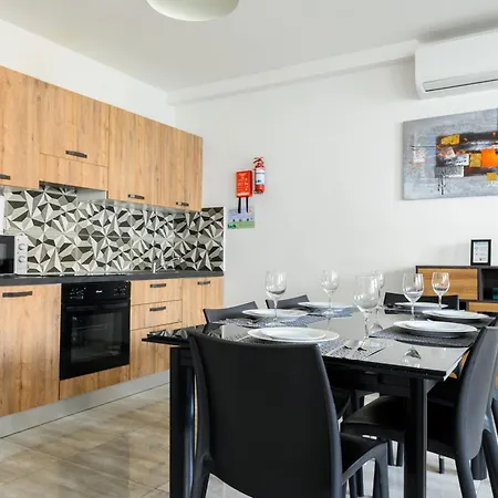 F8 3, Private Two Single Beds Shared Bathroom In Shared Flat Msida