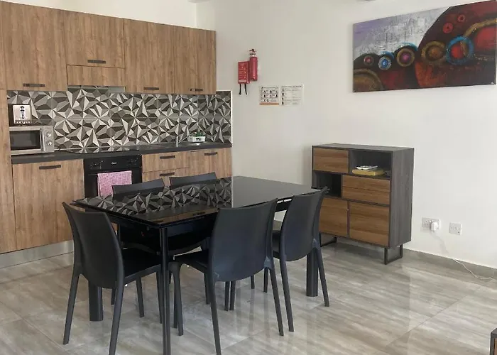 F8 3, Private Two Single Beds Shared Bathroom In Shared Flat Alloggio in famiglia